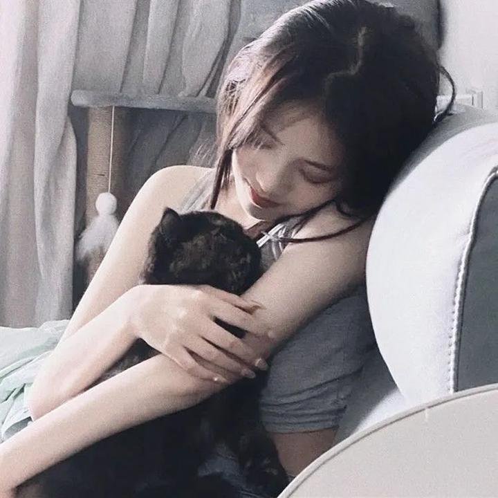 年轻女孩爱过来